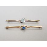 TWO 9CT GOLD BAR BROOCHES WITH BLUE STONES BOTH STAMPED 4.6G GROSS