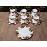 19 PIECES OF ROYAL ALBERT OLD COUNTRY ROSES TO INCLUDE CUPS AND SAUCERS