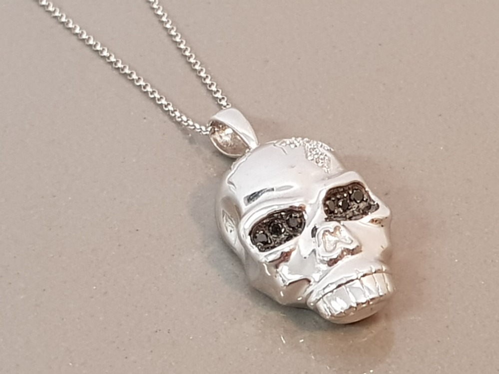 9CT WHITE GOLD SKULL PENDANT SET WITH DIAMONDS AND BLACK DIAMONDS WITH FINE BELCHER CHAIN 8.1G