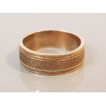 GOLD 9CT PATTERNED WEDDING BAND 3.9G SIZE K