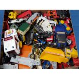 A BOX CONTAINING A LARGE QUANTITY OF DIE CAST VEHICLES INC MATCHBOX ETC