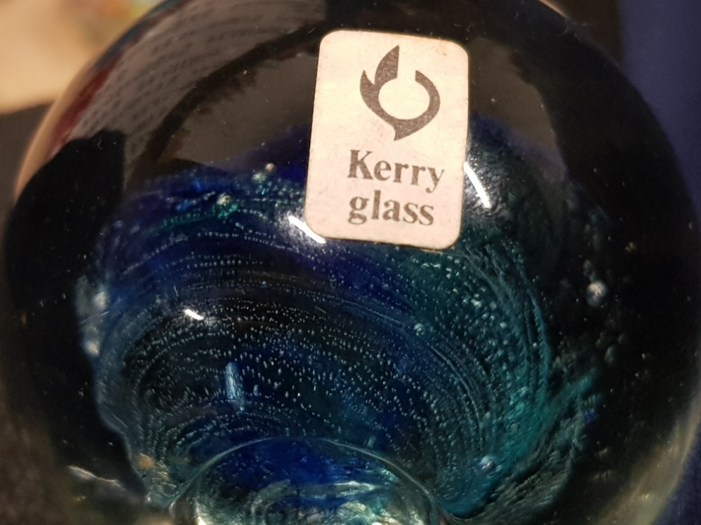 6 MISCELLANEOUS PAPERWEIGHTS INC KILARNEY KERRY GLASS ETC - Image 3 of 3