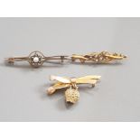 3 9CT GOLD BROOCHES TO INCLUDE BOW WITH BELL AND 2 WITH PEARLS 6.1GRAMS