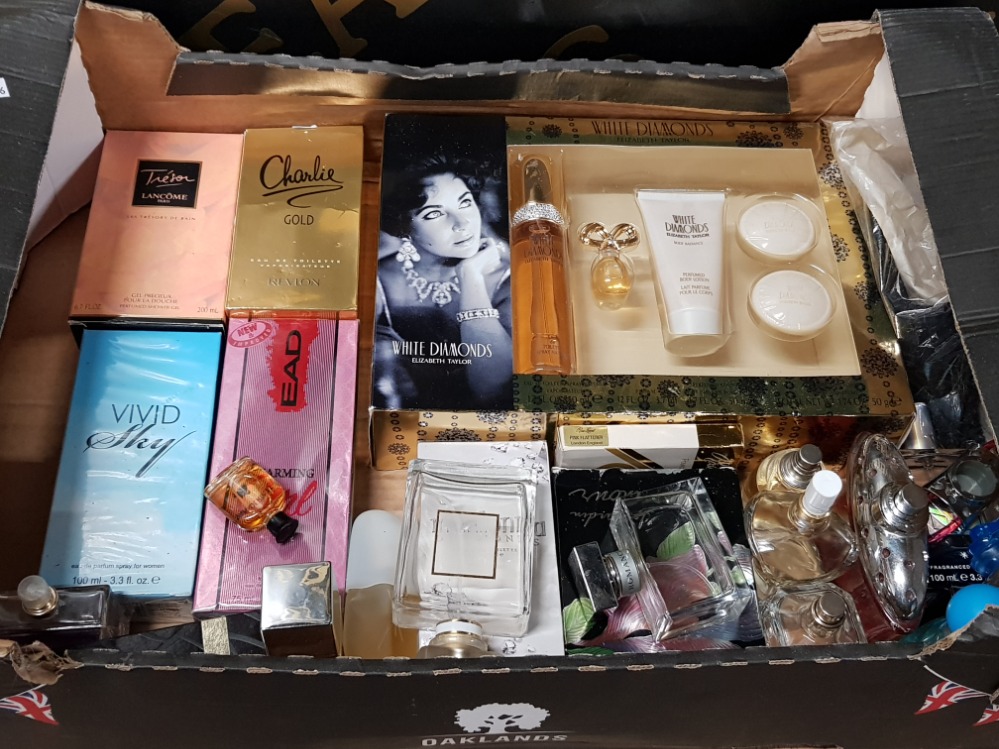 A BOX CONTAINING CHARLIE GOLD PERFUME WHITE DIAMONDS GIFT SET ETC