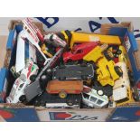 A BOX OF MISCELLANEOUS DIE CAST VEHICLES INC DINKY MATCHBOX CORGI ETC