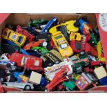 A BOX OF MISCELLANEOUS DIE CAST VEHICLES INC MATCHBOX