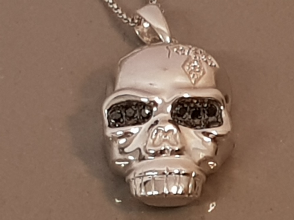 9CT WHITE GOLD SKULL PENDANT SET WITH DIAMONDS AND BLACK DIAMONDS WITH FINE BELCHER CHAIN 8.1G - Image 2 of 2