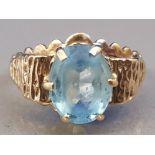 9CT YELLOW GOLD OVAL BLUE STONE RING, 3.2G SIZE N