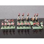 GROUP OF 6 WELL PAINTED NAPOLEONIC CAVALRY AND INFANTRY FIGURES, 28MM SOLDIERS