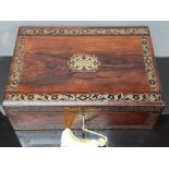 A VICTORIAN ROSEWOOD WRITING SLOPE WITH SCROLLING BRASS INLAY OPENING TO REVEAL TAN LEATHER INTERIOR