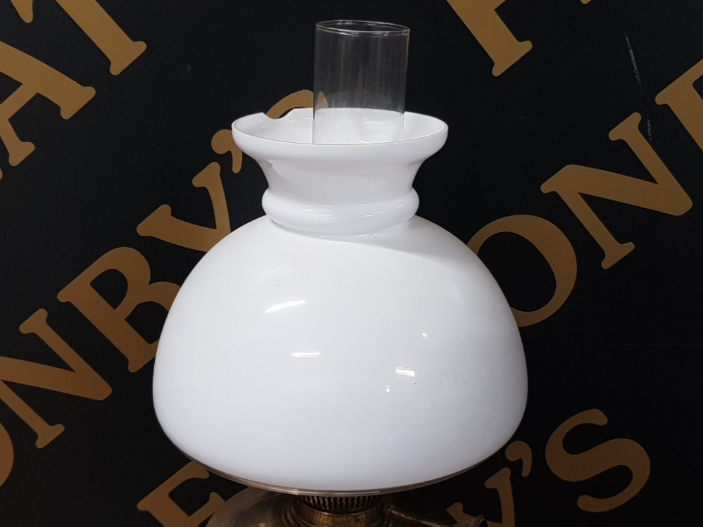 VINTAGE BRASS OIL PARAFFIN LAMP ON BASE WITH CHIMNEY AND WHITE ROUND GLASS SHADE - Image 3 of 3