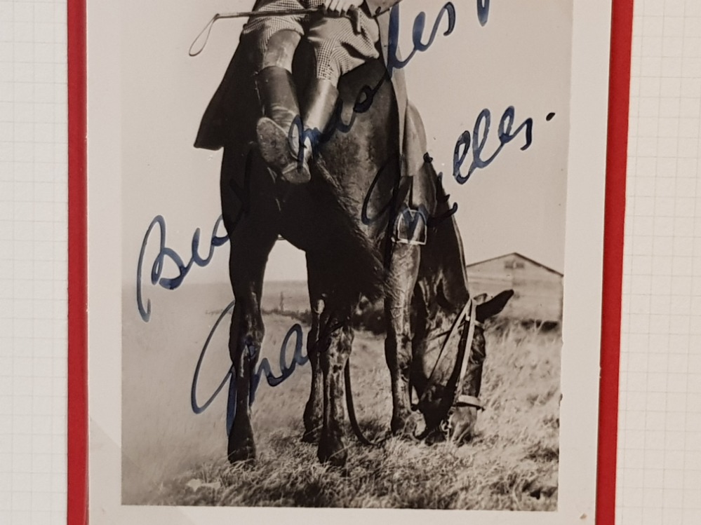 MAX MILLER 1895-1963 BRITISH COMEDIAN AND FILM STAR SIGNED PHOTOGRAPH - Image 2 of 2