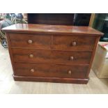 A VICTORIAN MAHOGANY CHEST OF DRAWERS 118 X 78 X 52CM
