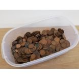 LARGE QUANTITY OF ASSORTED PENNIES