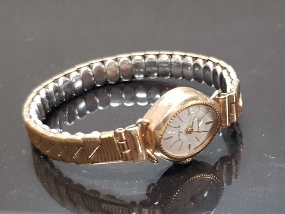 VINTAGE 1966 9CT GOLD CASED LADIES ACCURIST WATCH WITH EXPANDING STYLE STRAP IN WORKING ORDER 13.