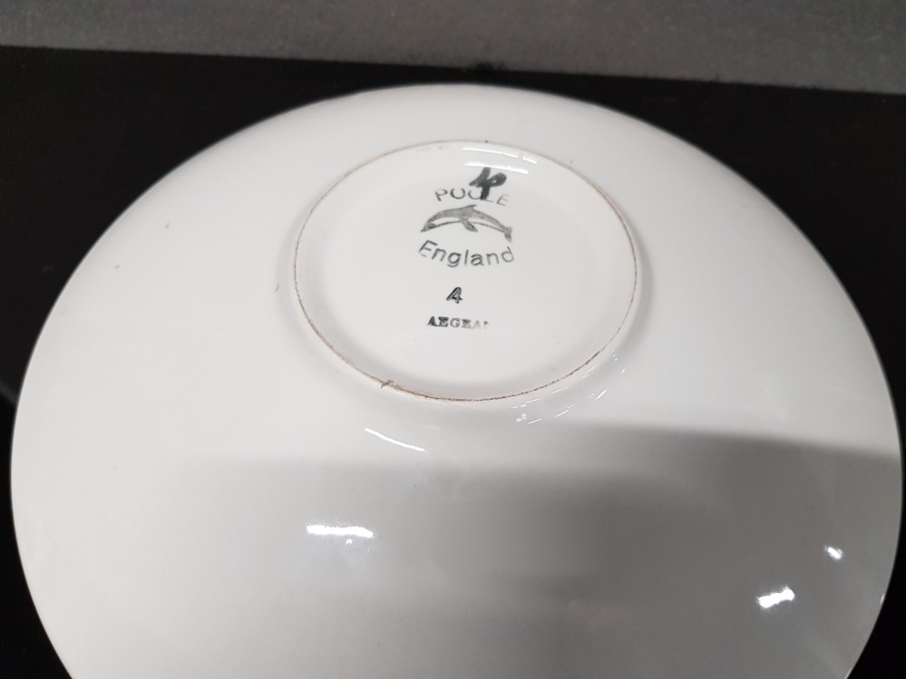 POOLE AEGEAN PATTERN ABSTRACT DISH AND FLORAL PATTERN SHALLOW BOWL APPROXIMATELY 27CM DIAMETER EACH - Image 5 of 5