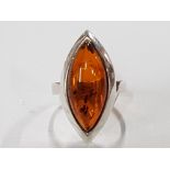 SILVER AND AMBER RING, 4G SIZE J