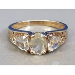 9CT YELLOW GOLD THREE STONE CUBIC RING, 2.3G SIZE N