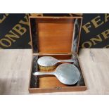 HALLMARKED BIRMINGHAM SILVER 1915 TWO PIECE HAND MIRROR AND BRUSH SET, HOUSED IN ORIGINAL BOX