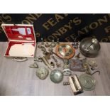 BRASSWARE TO INCLUDE BELLS SALTERS SCALES PEACOCK DISHES MINIATURE BED WARMER ETC