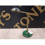 AN EARLY 20TH CENTURY CONVEX ANGLEPOISE JEWELLERS MAGNIFYING GLASS