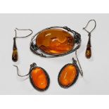 SILVER AND AMBER 3 PIECE BROOCH AND EARRING SET PLUS VINTAGE PAIR OF EARRINGS