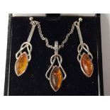SILVER AND AMBER PENDANT, CHAIN AND EARRINGS SET, BOXED 6.62G GROSS WEIGHT
