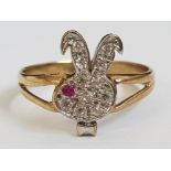 9CT YELLOW GOLD CUBIC ZIRCONIA BUNNY RING, 1.7G SIZE L