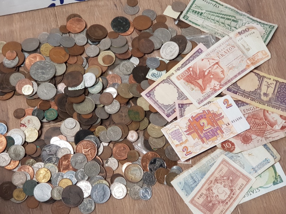 A TIN OF FOREIGN AND BRITISH PRE POST DECIMAL COINS AND BANKNOTES