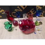 19TH CENTURY AND LATER GLASSWARE TO INCLUDE TWO BRISTOL BLUE WINE GLASSES CRANBERRY JUG