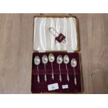CASE BOX SOLID SILVER SHELL TEASPOONS AND SUGAR TONGS WITH TWISTED STEMS AND APOSTLE FINIALS