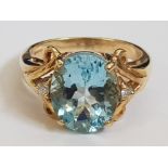 9CT YELLOW GOLD BLUE TOPAZ AND DIAMOND SOLITAIRE RING WITH FANCY SHOULDERS, 5.3G SIZE N
