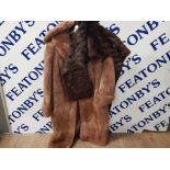 A LADIES PALE BROWN HALF LENGTH MINK COAT AND MATCHING HAT TOGETHER WITH A DARK BROWN MINK STOLE