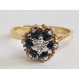 18CT YELLOW GOLD SAPPHIRE AND DIAMOND CLUSTER RING I1/2 2.9G