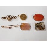 SIX YELLOW METAL ANTIQUE BROOCHES TO INCLUDE MOSS AGATE AND PURPLE STONE