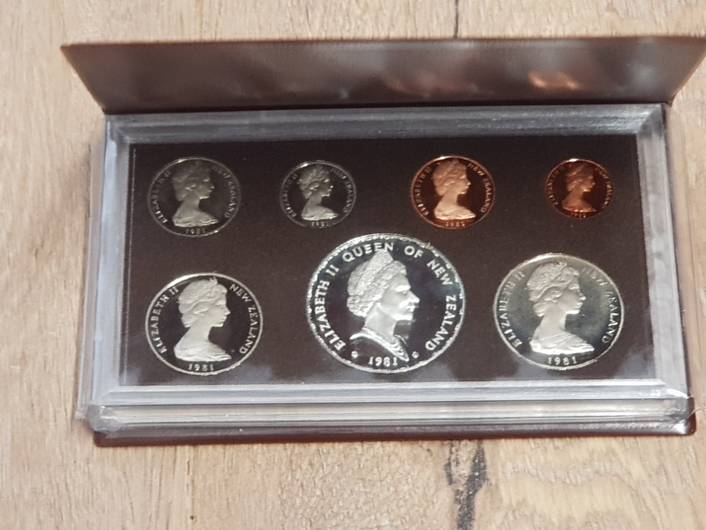 COINS NEW ZEALAND 1981 PROOF SET OF 7 COINS INCLUDING $1 STERLING SILVER - Image 2 of 2