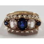 9CT YELLOW GOLD BLUE AND WHITE STONE RING, 2.7G SIZE S1/2