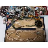 BOX OF COSTUME JEWELLERY WITH YELLOW METAL CHAINS AND GARNITURE OF PEARL NECKLACES, EARRINGS AND