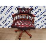 A LATE 20TH CENTURY CAPTAIN'S STYLE SWIVEL OFFICE CHAIR UPHOLSTERED IN RED LEATHER