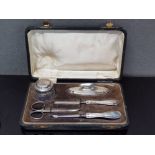 SILVER MANICURE SET IN CASE HALLMARKED BIRMINGHAM 1916 PLUS A PAIR OF SCISSORS