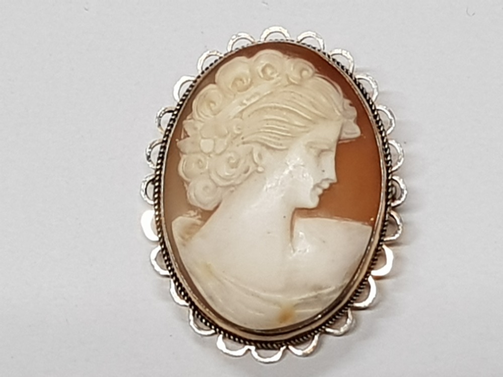 GOLD ON SILVER FEMALE CAMEO BROOCH, 8.9G GROSS - Image 2 of 3