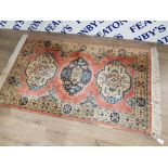 A PERSIAN STYLE WOOL CARPET 150 X 92CM