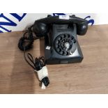 A VINTAGE BLACK BAKELITE TELEPHONE BOX 560