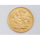 22CT GOLD 1910 FULL SOVEREIGN COIN, 8G