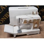 SINGER 760 SEWING MACHINE TOUCH AND SEW IN GOOD CONDITION