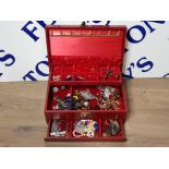 VINTAGE JEWELLERY BOX CONTAINING A SILVER RING, NECKLACES, RINGS ETC
