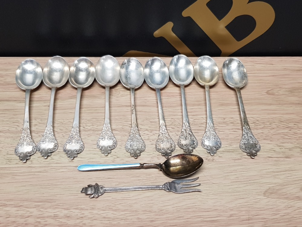 NINE GEORGE V SILVER COFFEE SPOONS BY WAKELY AND WHEELER LONDON 1913 A SILVER GILT AND ENAMEL COFFEE