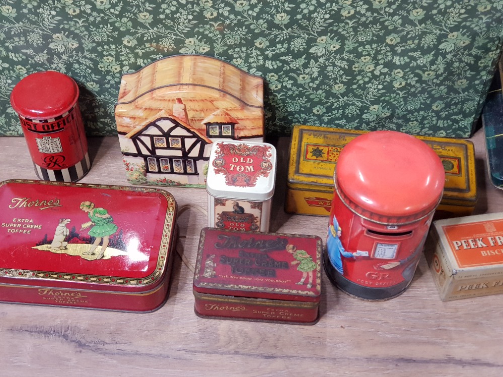 COLLECTION OF VINTAGE PRINTED TINS - Bild 2 aus 2