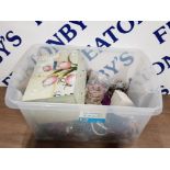 LARGE BOX OF COSTUME JEWELLERY AND GLASS JEWELLERY BOX CONTAINING NECKLASES, RINGS ETC