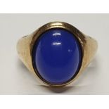 9CT YELLOW GOLD OVAL BLUE STONE RING, 4.2G GROSS SIZE J